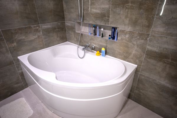 Large Bathtub Installation in Amelia