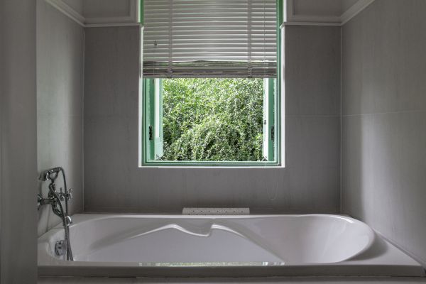 Fiberglass Tub Installation in Amelia